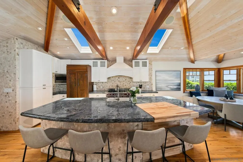 4853 Ocean/Law San Diego, CA 92109