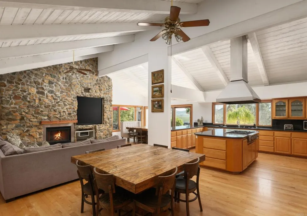20780 Fortuna Del Norte Elfin Forest, CA 92029