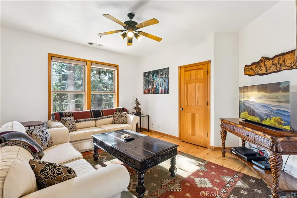 268 Cedarbrook Twin Peaks, CA 92391