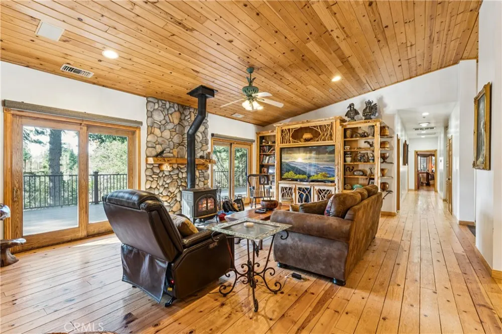 268 Cedarbrook Twin Peaks, CA 92391