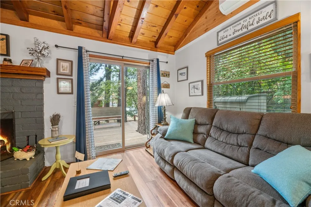 42955 Encino Big Bear Lake, CA 92315