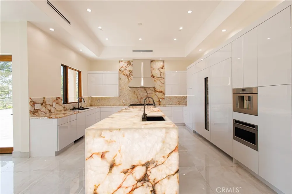 10521 Mary Bell Avenue Shadow Hills, CA 91040