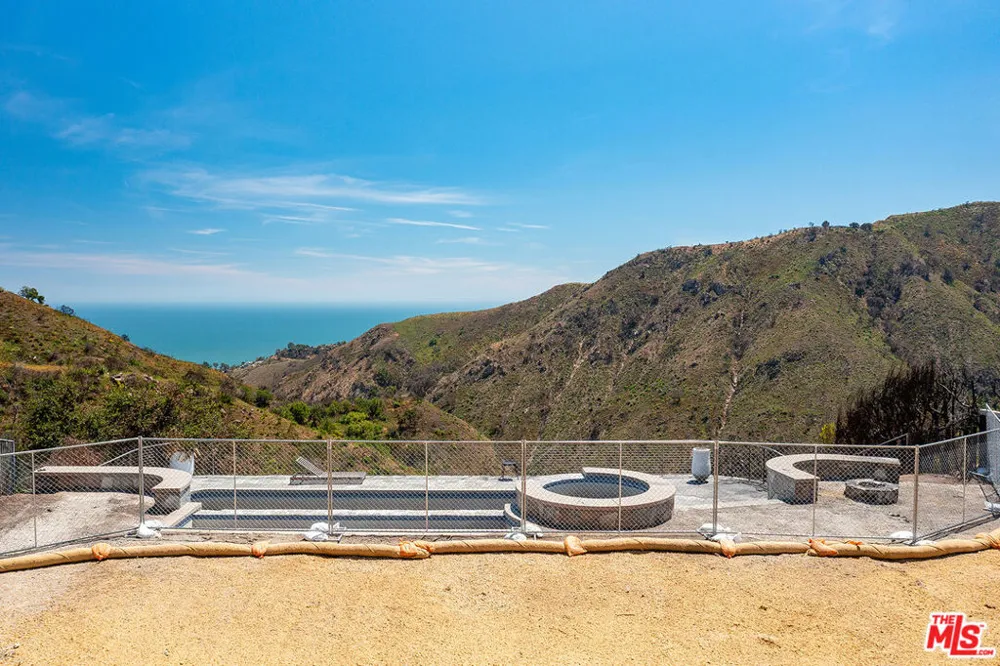 1120 Cumbre Alta Court Pacific Palisades, CA 90272