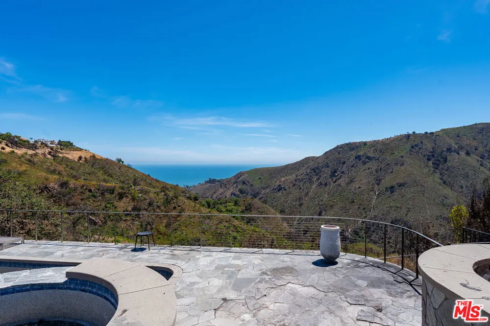 1120 Cumbre Alta Court Pacific Palisades, CA 90272