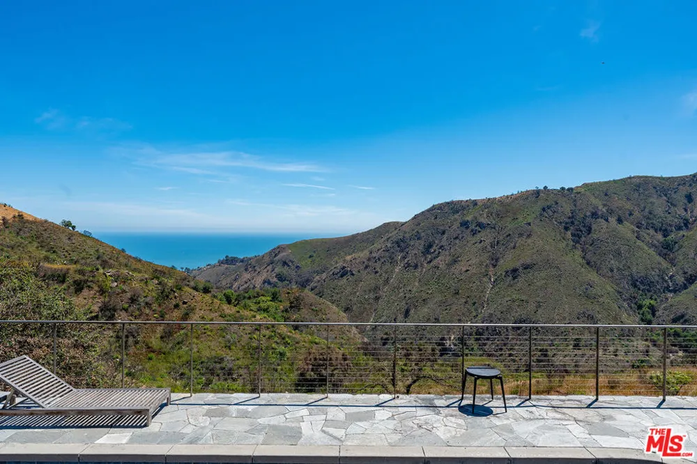 1120 Cumbre Alta Court Pacific Palisades, CA 90272
