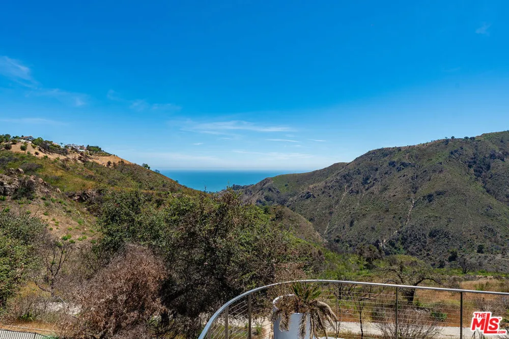 1120 Cumbre Alta Court Pacific Palisades, CA 90272
