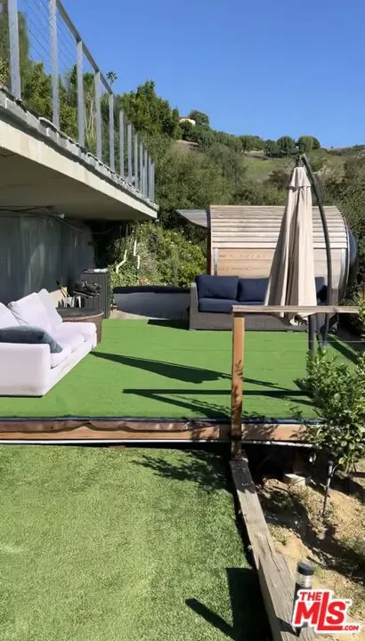 1120 Cumbre Alta Court Pacific Palisades, CA 90272