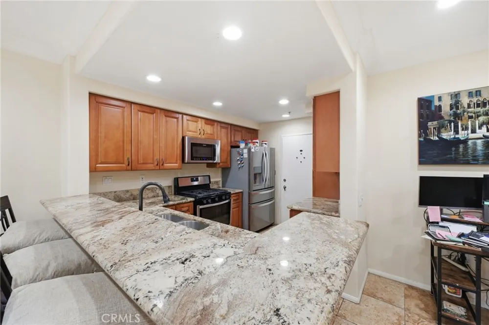 902 Solvay Aisle Irvine, CA 92606