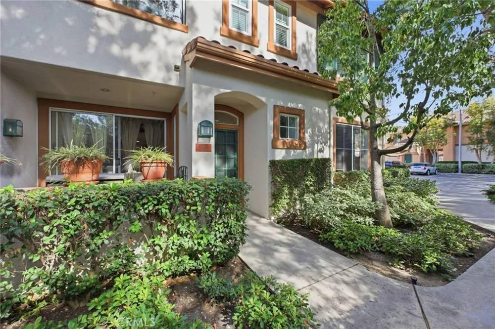 902 Solvay Aisle Irvine, CA 92606