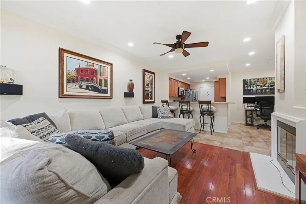 902 Solvay Aisle Irvine, CA 92606