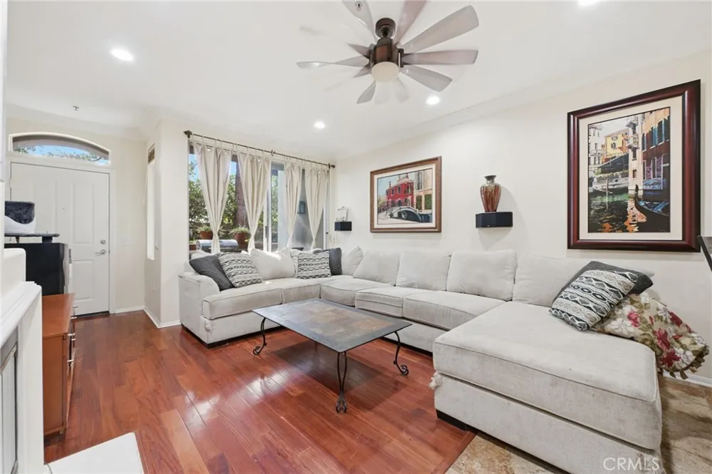 902 Solvay Aisle Irvine, CA 92606