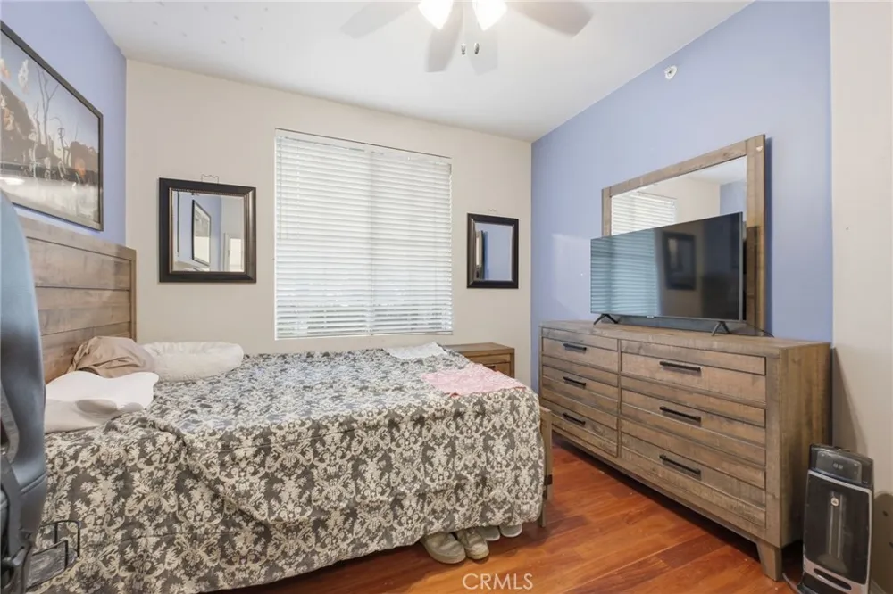 902 Solvay Aisle Irvine, CA 92606