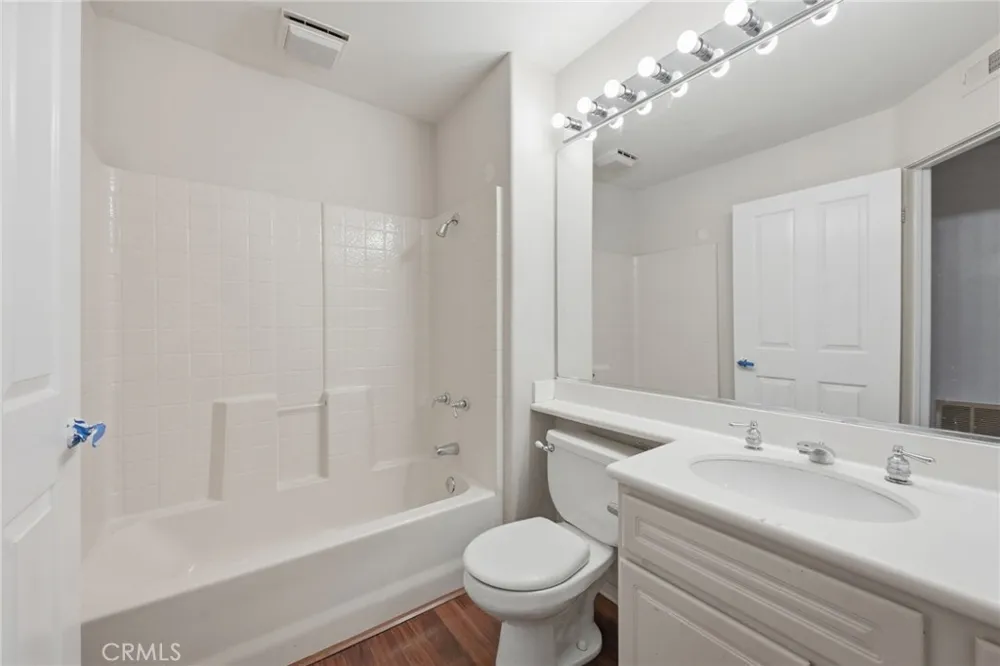 902 Solvay Aisle Irvine, CA 92606