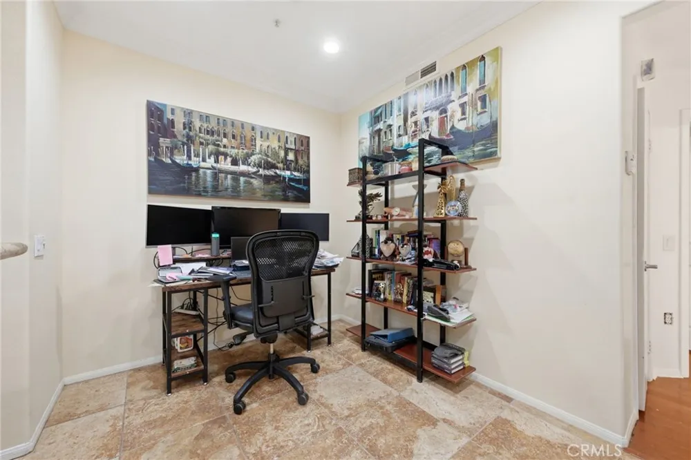 902 Solvay Aisle Irvine, CA 92606