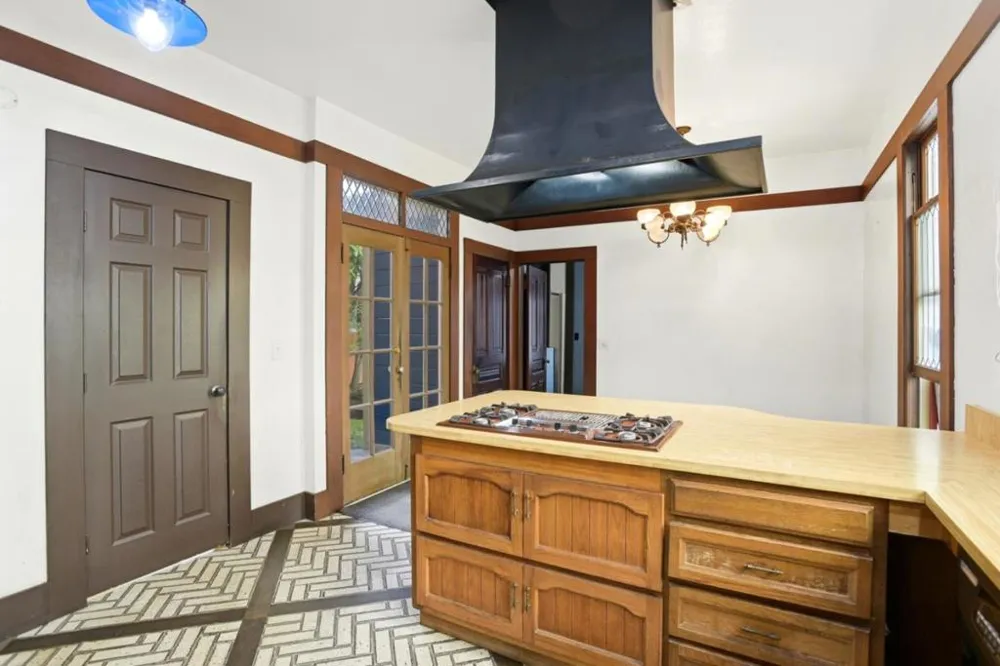 137 Elm Street San Mateo, CA 94401