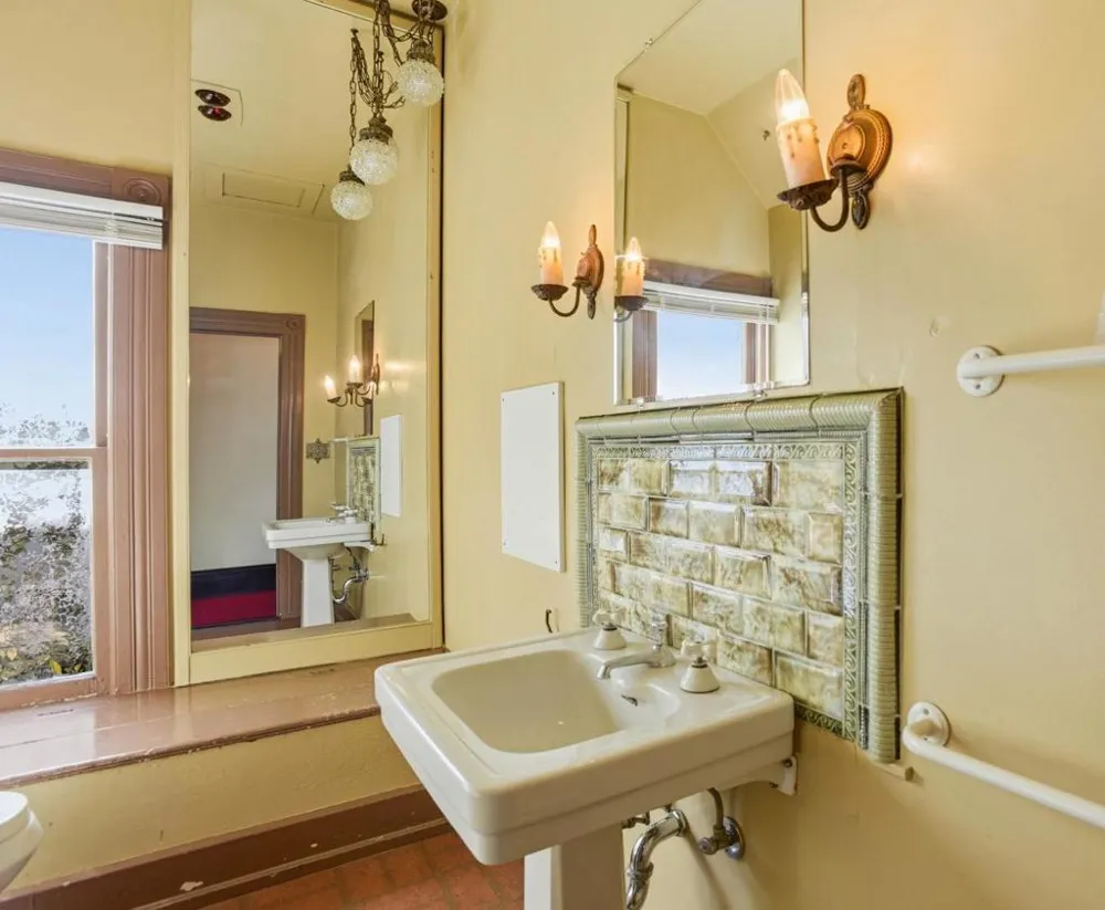 137 Elm Street San Mateo, CA 94401