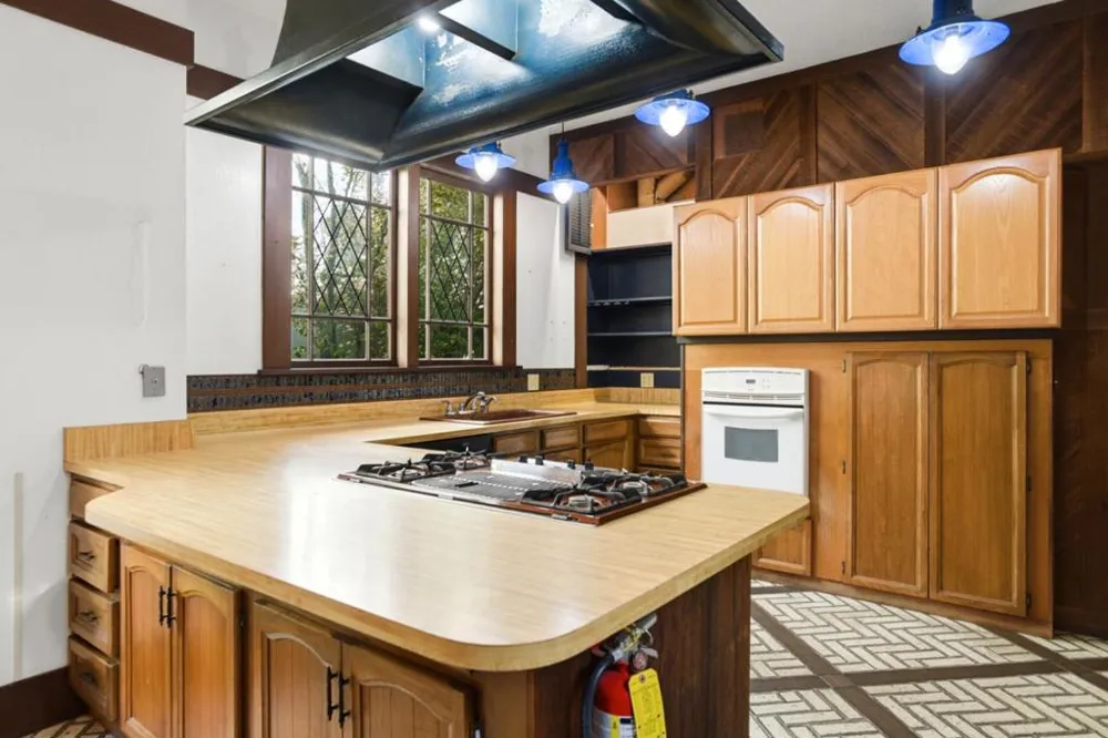 137 Elm Street San Mateo, CA 94401