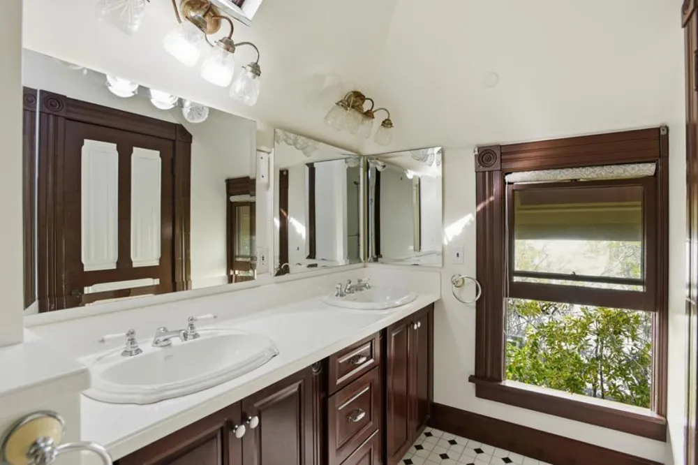 137 Elm Street San Mateo, CA 94401