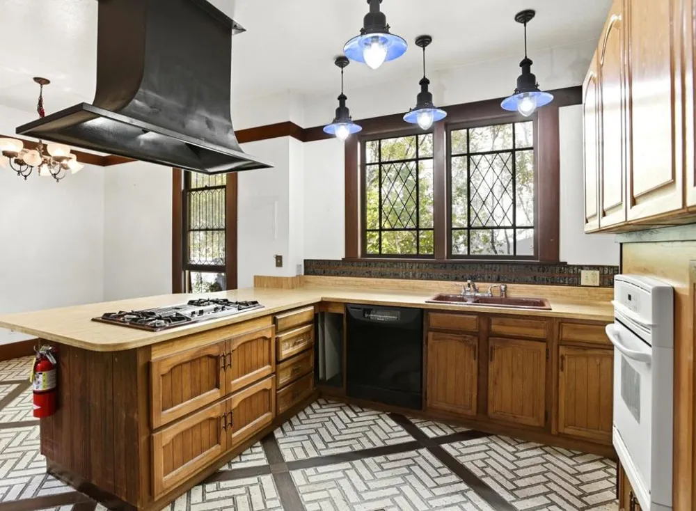 137 Elm Street San Mateo, CA 94401