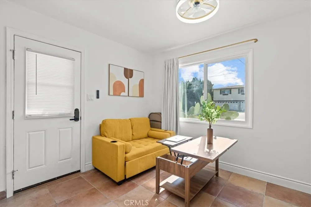 1095 Bonita Street #B Tustin, CA 92780