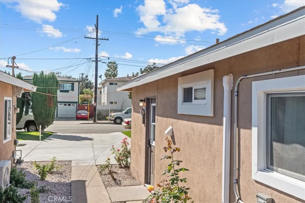 1095 Bonita Street #B Tustin, CA 92780