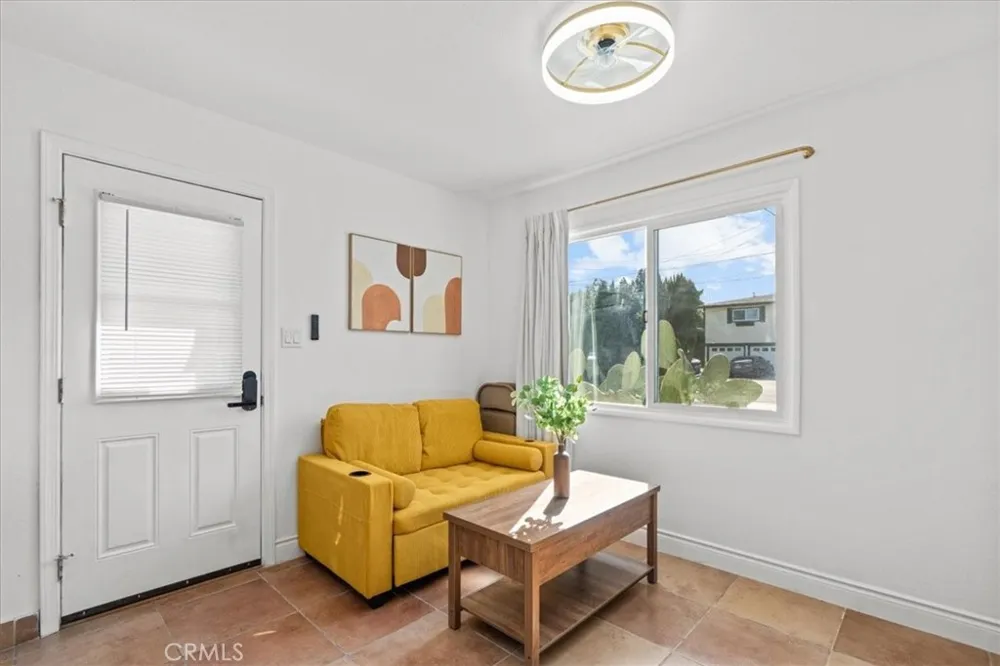 1095 Bonita Street #B Tustin, CA 92780