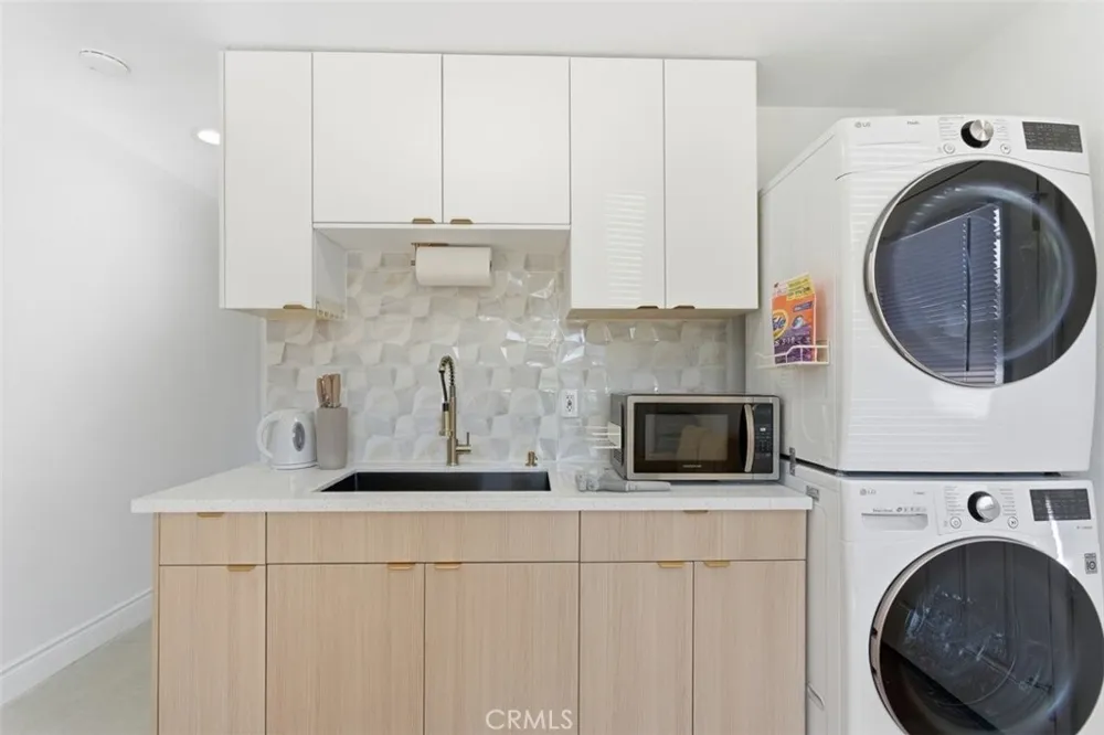 1095 Bonita Street #B Tustin, CA 92780