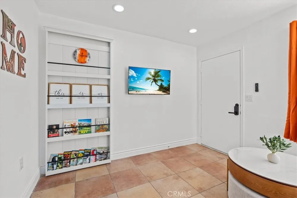 1095 Bonita Street #A Tustin, CA 92780