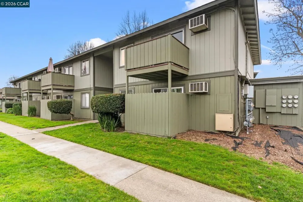 1133 Meadow Lane #106 Concord, CA 94520