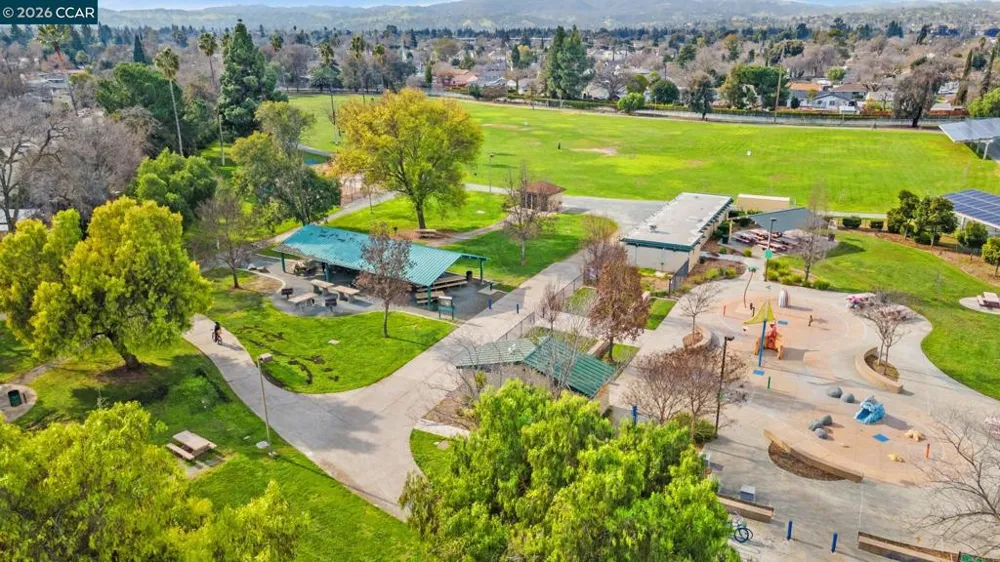 1133 Meadow Lane #106 Concord, CA 94520