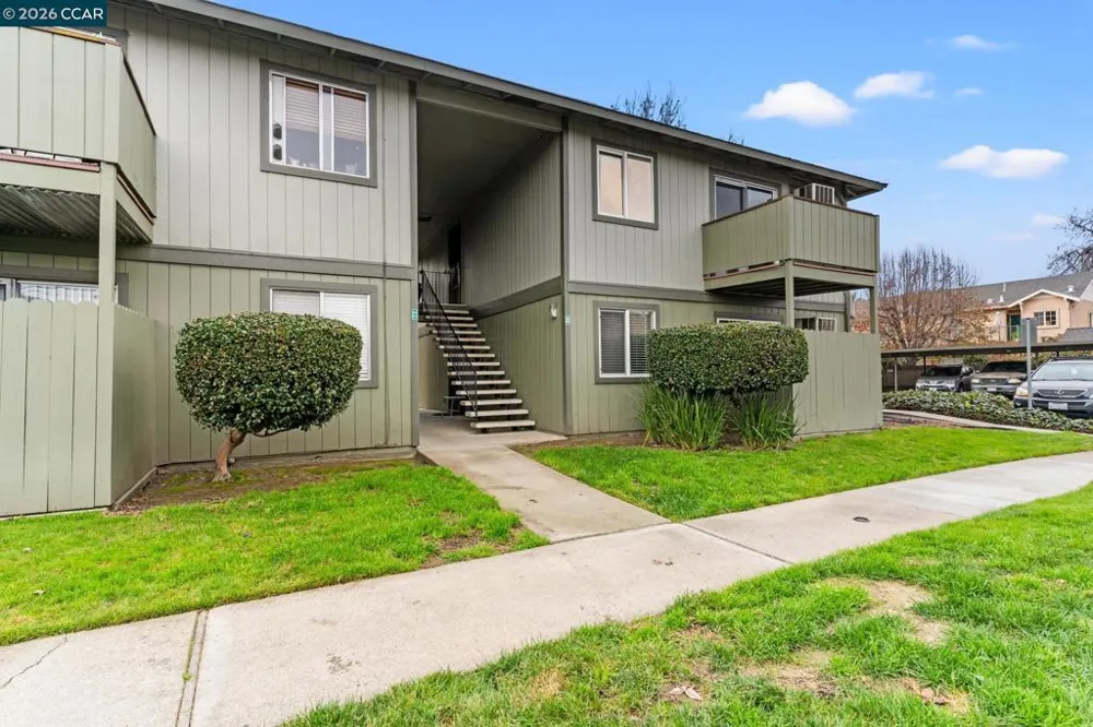 1133 Meadow Lane #106 Concord, CA 94520