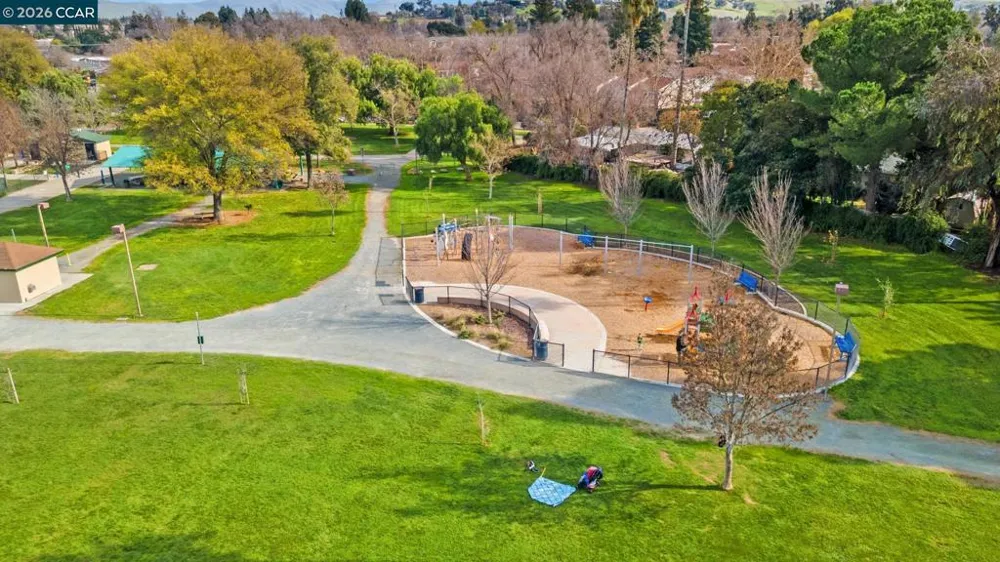 1133 Meadow Lane #106 Concord, CA 94520