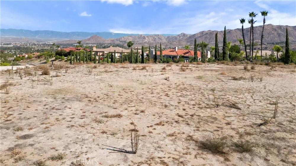 6204 Claridge Drive Riverside, CA 92506