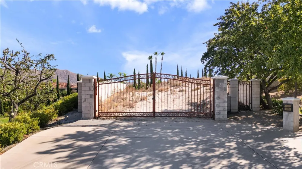 6204 Claridge Drive Riverside, CA 92506