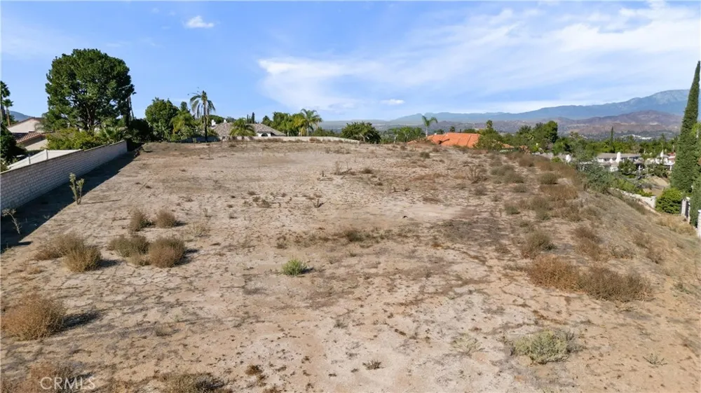 6204 Claridge Drive Riverside, CA 92506