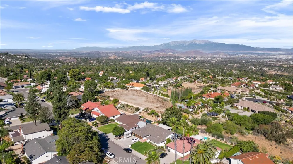 6204 Claridge Drive Riverside, CA 92506