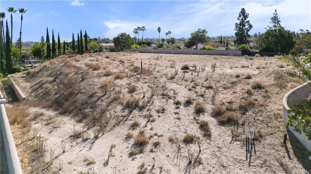 6204 Claridge Drive Riverside, CA 92506