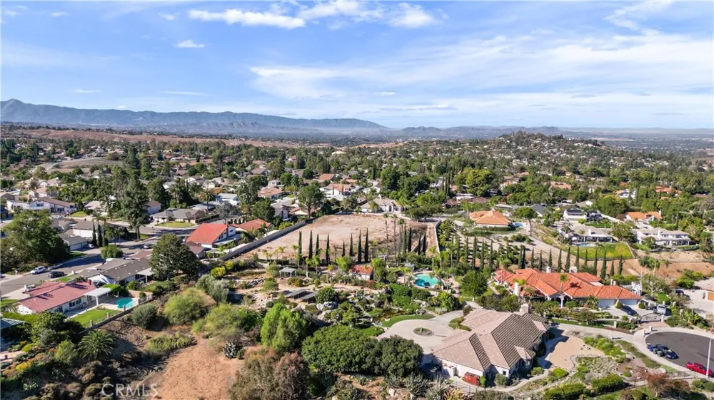 6204 Claridge Drive Riverside, CA 92506