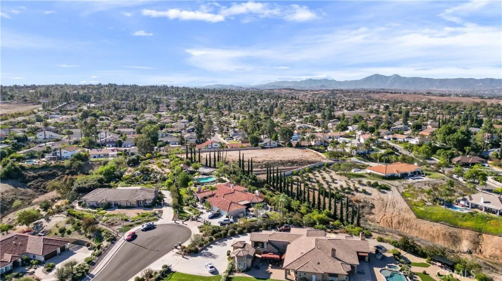6204 Claridge Drive Riverside, CA 92506