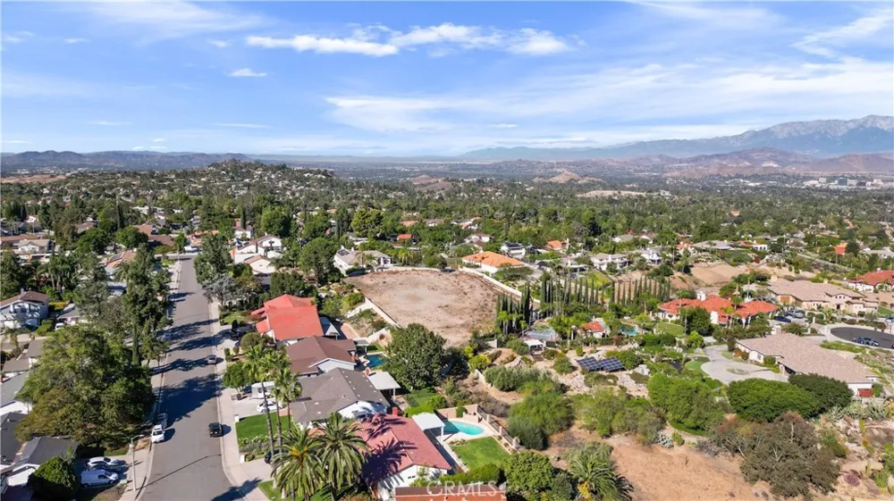 6204 Claridge Drive Riverside, CA 92506