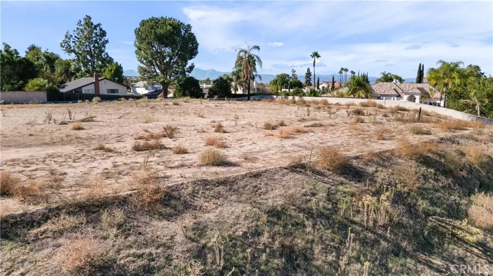 6204 Claridge Drive Riverside, CA 92506