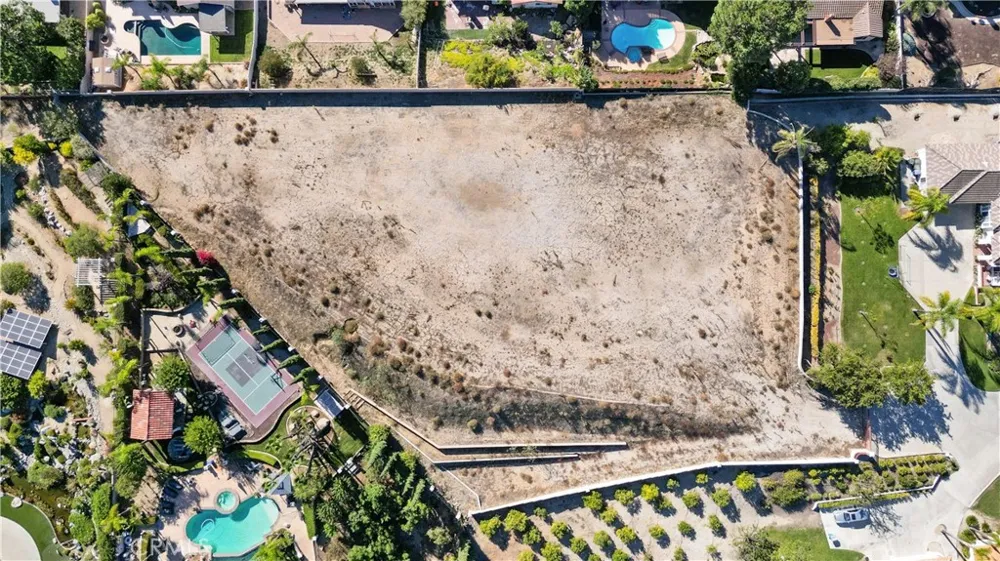 6204 Claridge Drive Riverside, CA 92506