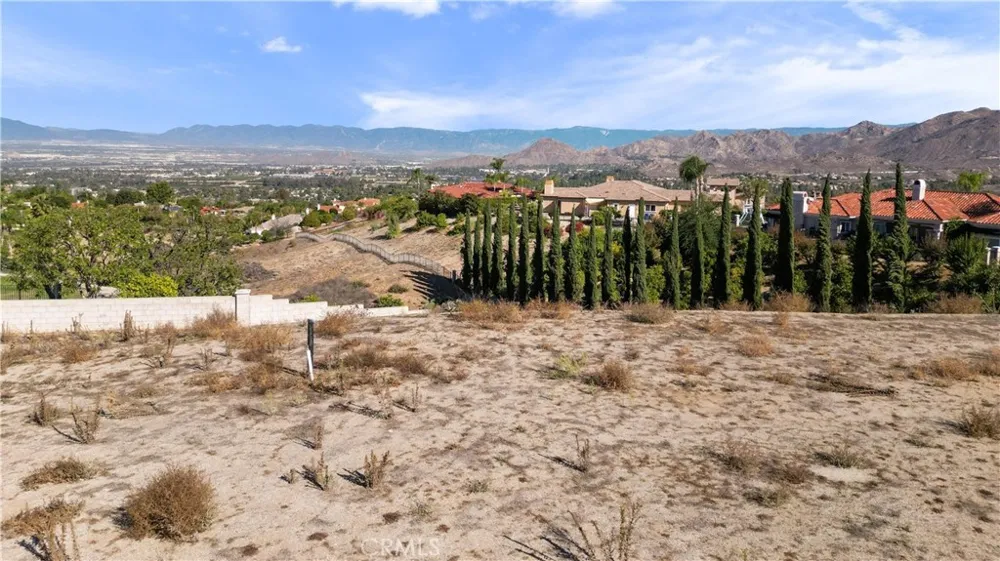 6204 Claridge Drive Riverside, CA 92506