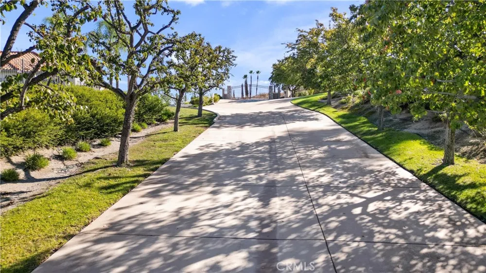 6204 Claridge Drive Riverside, CA 92506