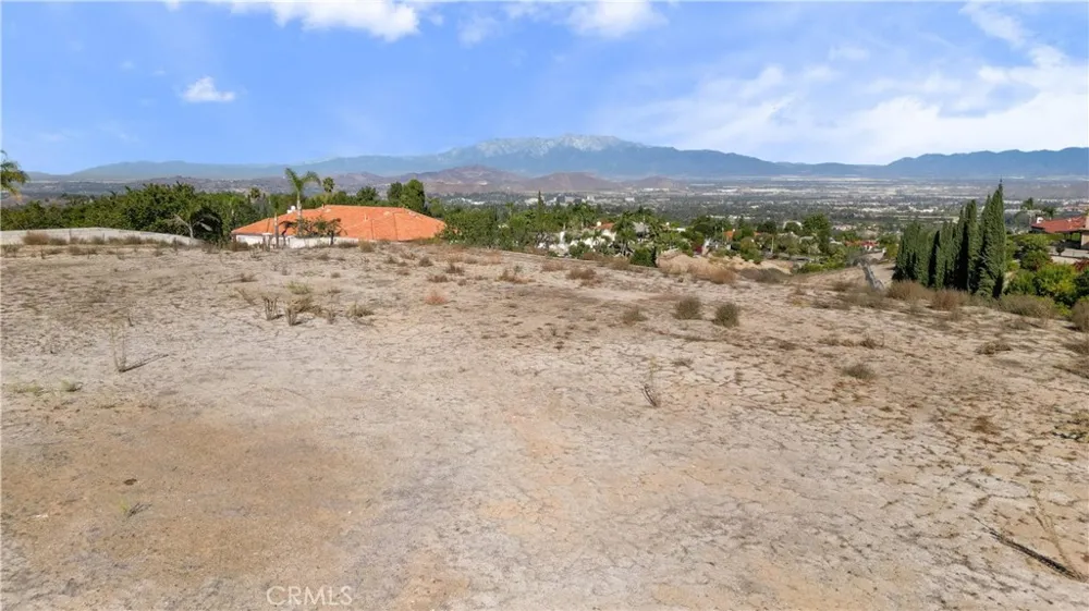 6204 Claridge Drive Riverside, CA 92506