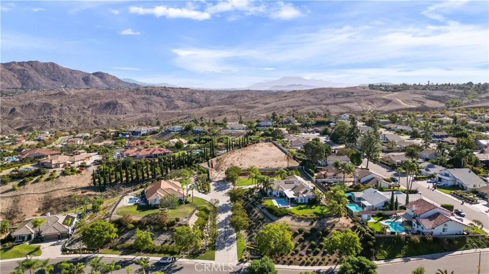 6204 Claridge Drive Riverside, CA 92506