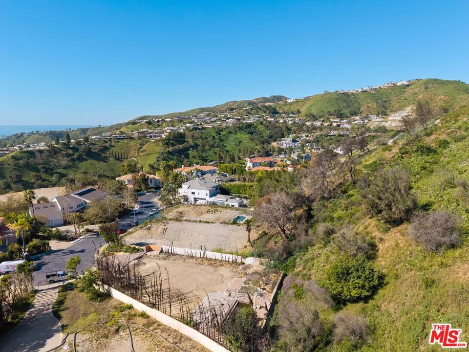 1433 Via Anita Pacific Palisades, CA 90272