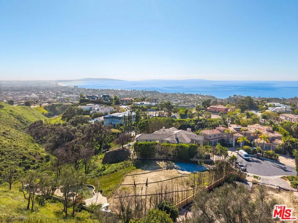 1433 Via Anita Pacific Palisades, CA 90272