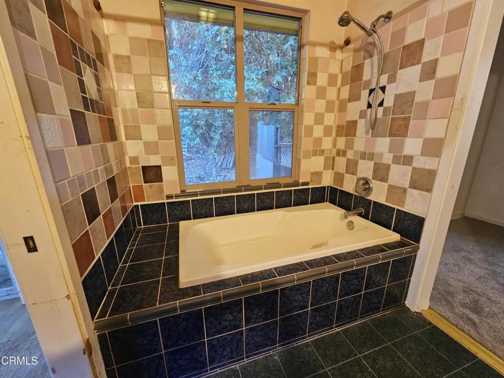 27651 Skyview Road Willits, CA 95490