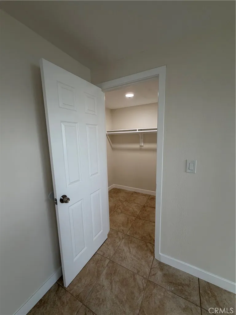 649 E 87th Los Angeles, CA 90002